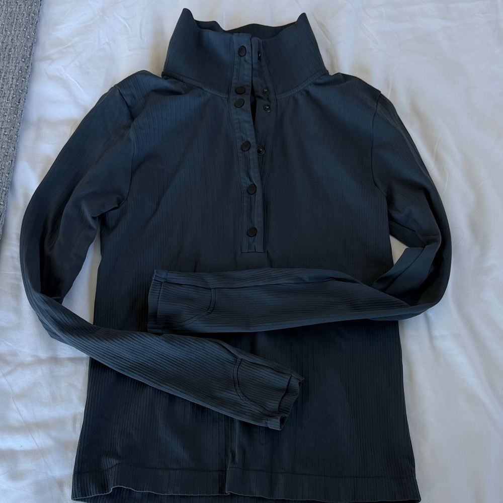 Athleta - dark blue/grey athletic shirt